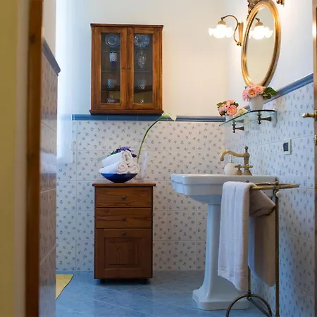 Holiday home Gorgeous In Fabbrica With Jacuzzi