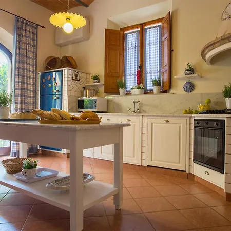 Holiday home Gorgeous In Fabbrica With Jacuzzi